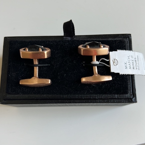 NWT-Kendra Scott Faceted Gold and Onyx Cufflinks